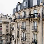 Charming Bright Apartment Near Montmartre