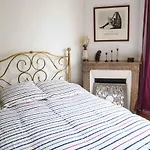 Charming Bright Apartment Near Montmartre